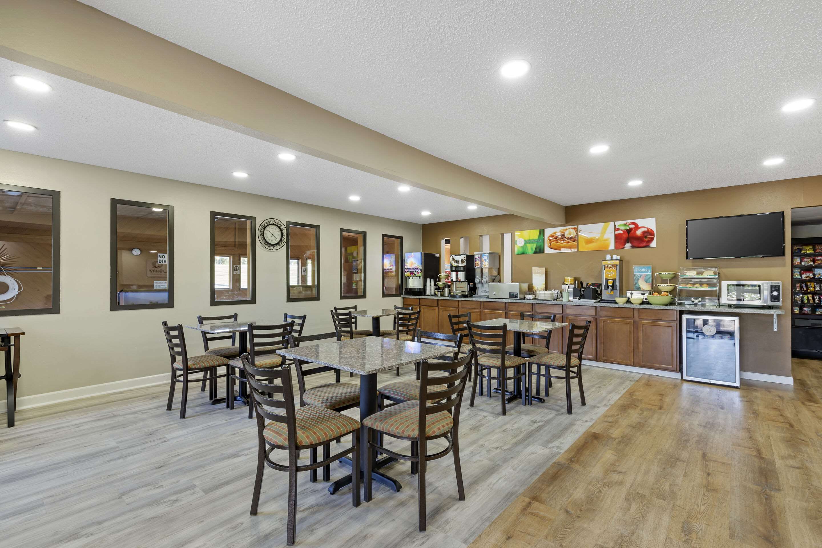 Breakfast area | Quality Inn Indianola