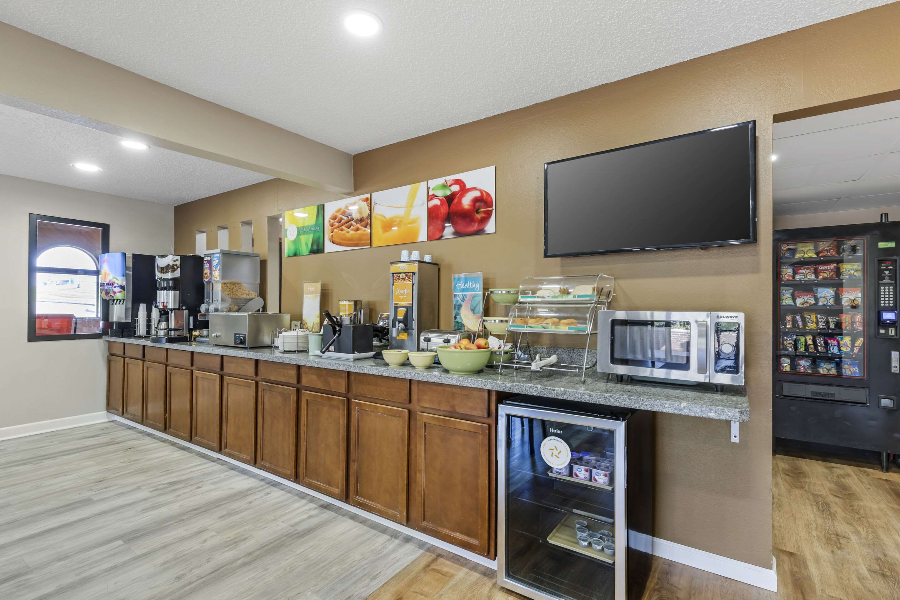 Breakfast area | Quality Inn Indianola
