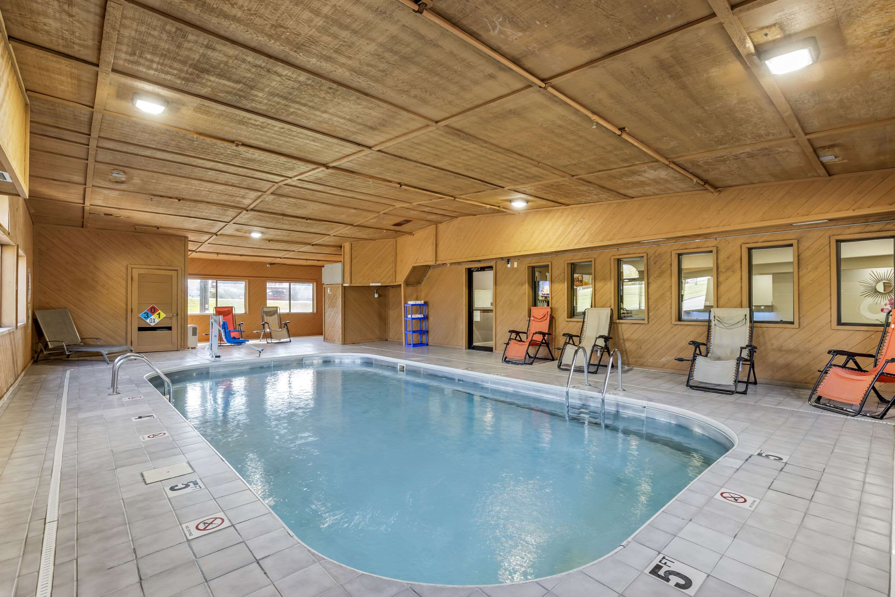 Indoor pool | Quality Inn Indianola