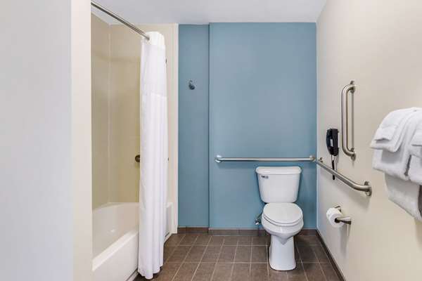  - Sleep Inn & Suites Ames Near ISU Campus