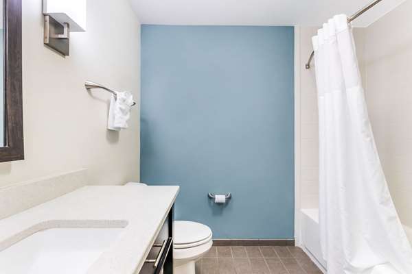  - Sleep Inn & Suites Ames Near ISU Campus