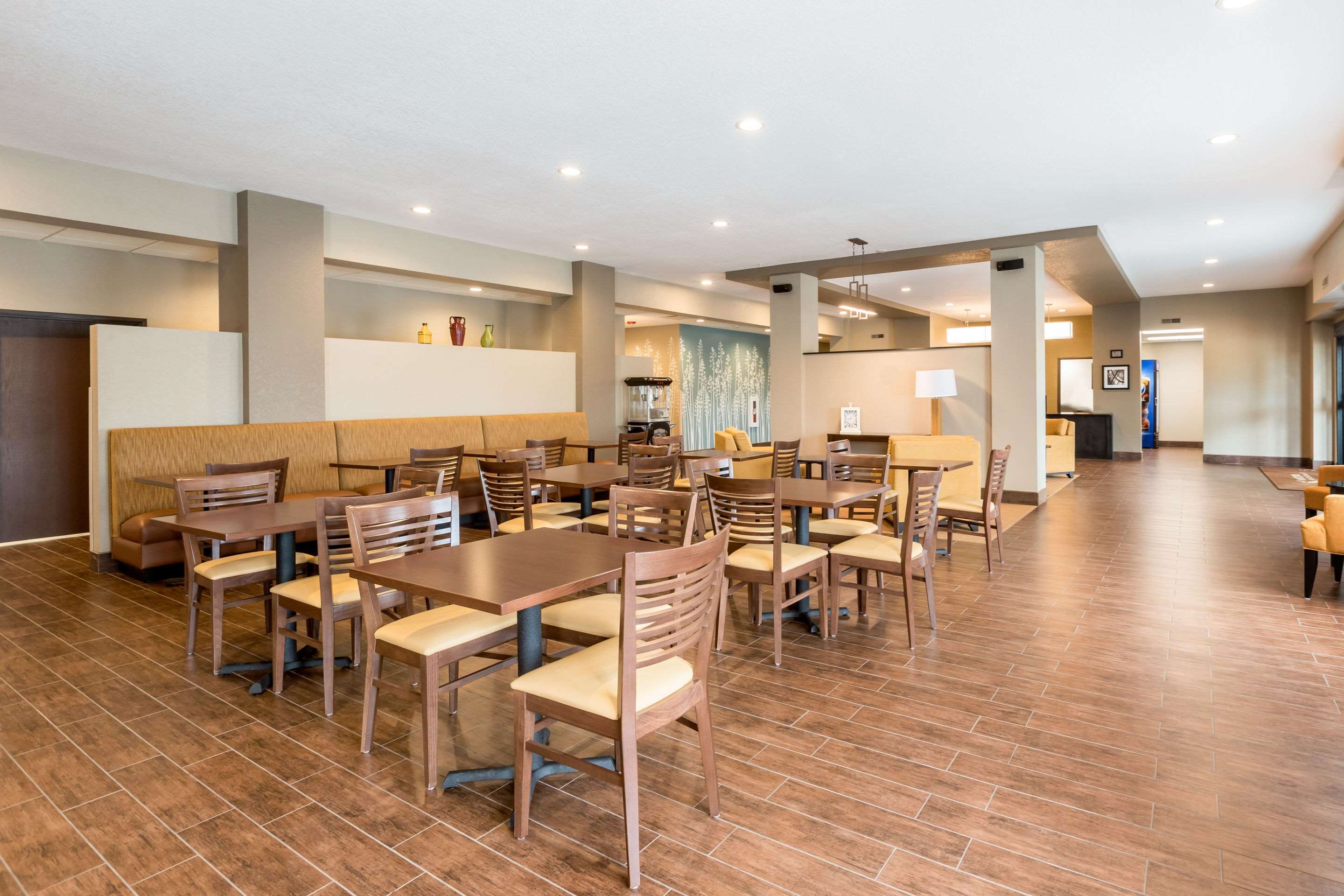 Enjoy breakfast in this seating area | Sleep Inn & Suites West Des Moines near Jordan Creek