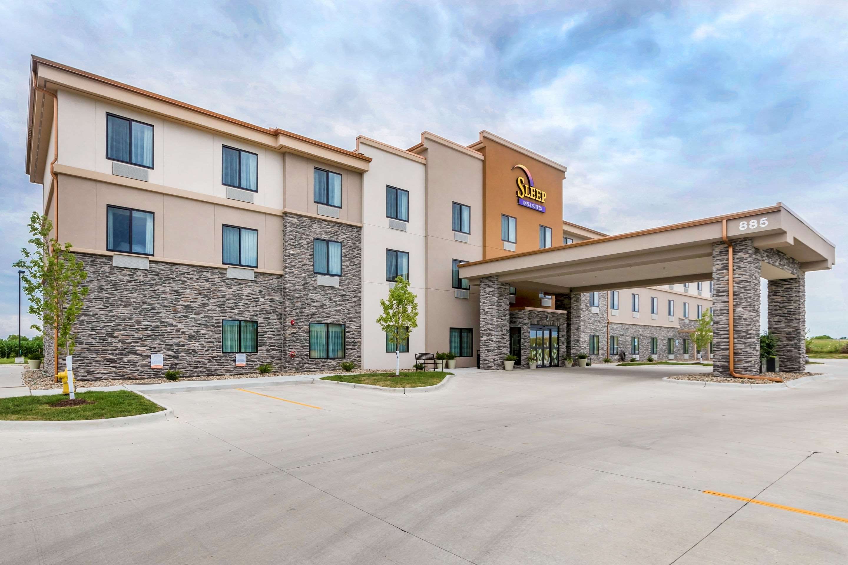 Hotel exterior | Sleep Inn & Suites West Des Moines near Jordan Creek