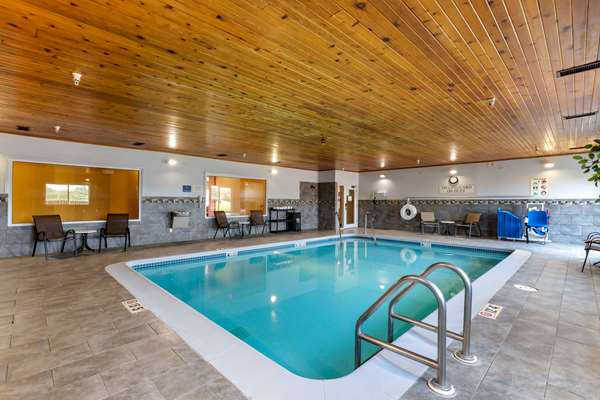 Pool - Quality Inn & Suites Keokuk