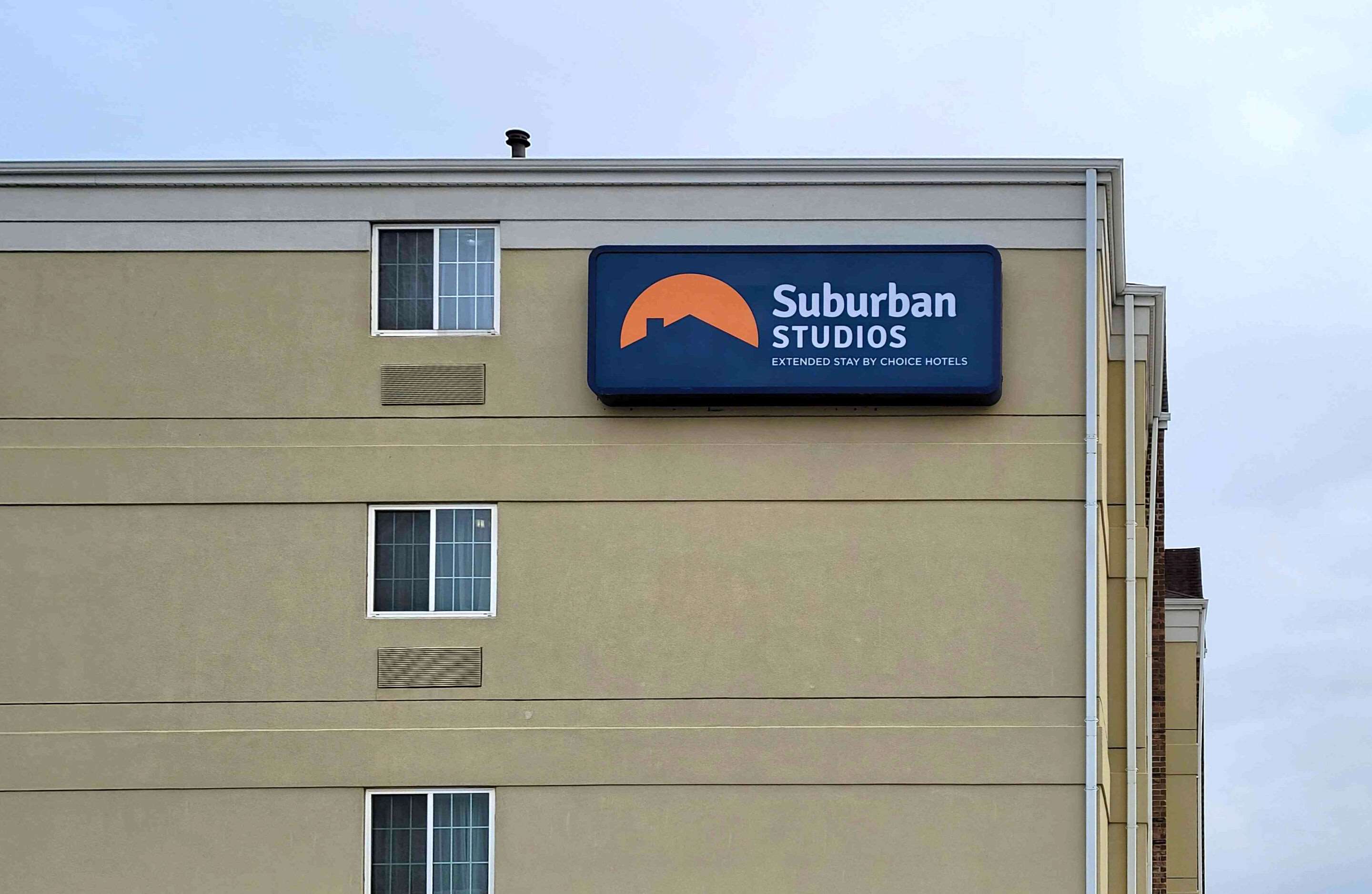Hotel exterior | Suburban Studios Waterloo - Cedar Falls - Cedar Valley