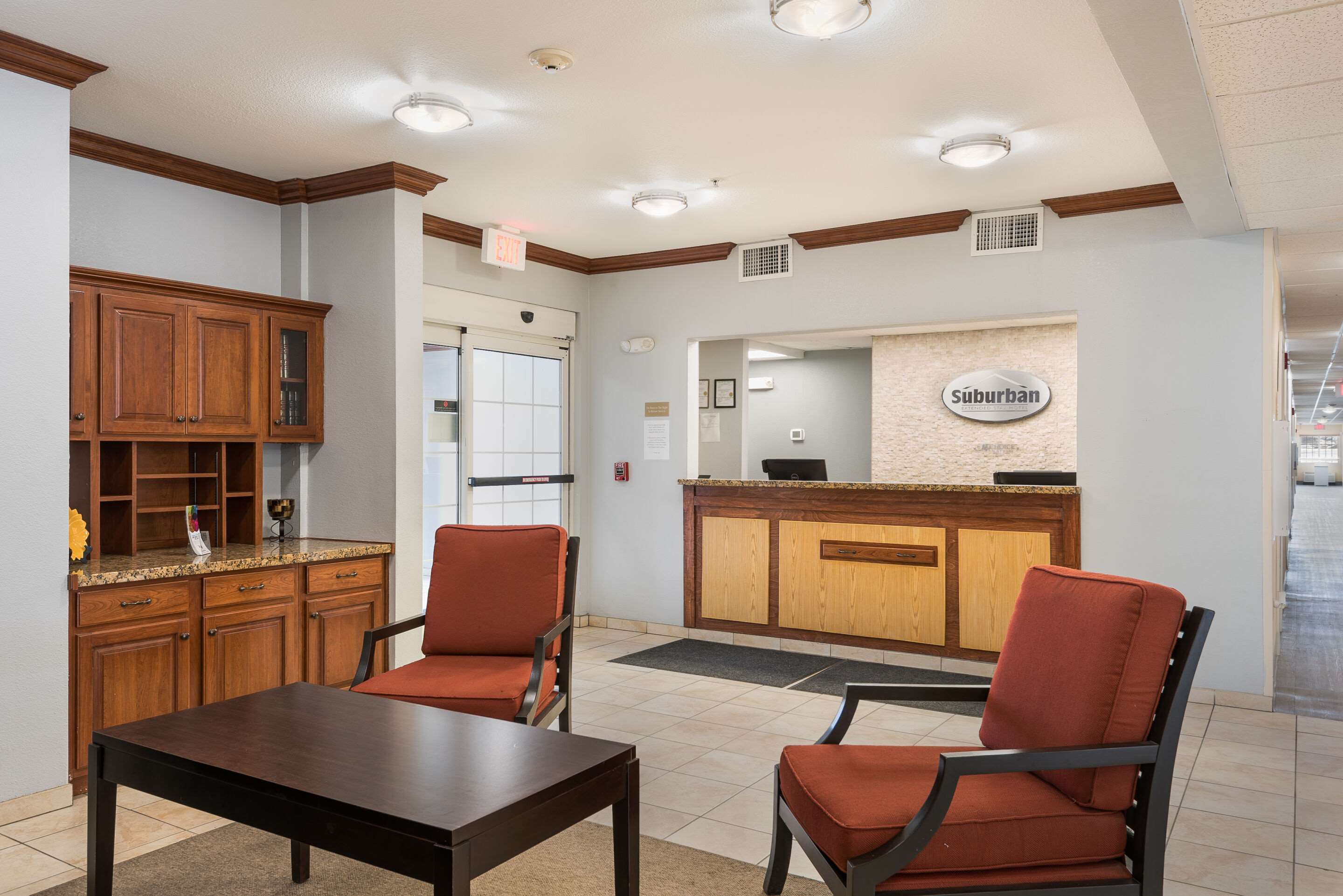 Hotel lobby | Suburban Studios Waterloo - Cedar Falls - Cedar Valley