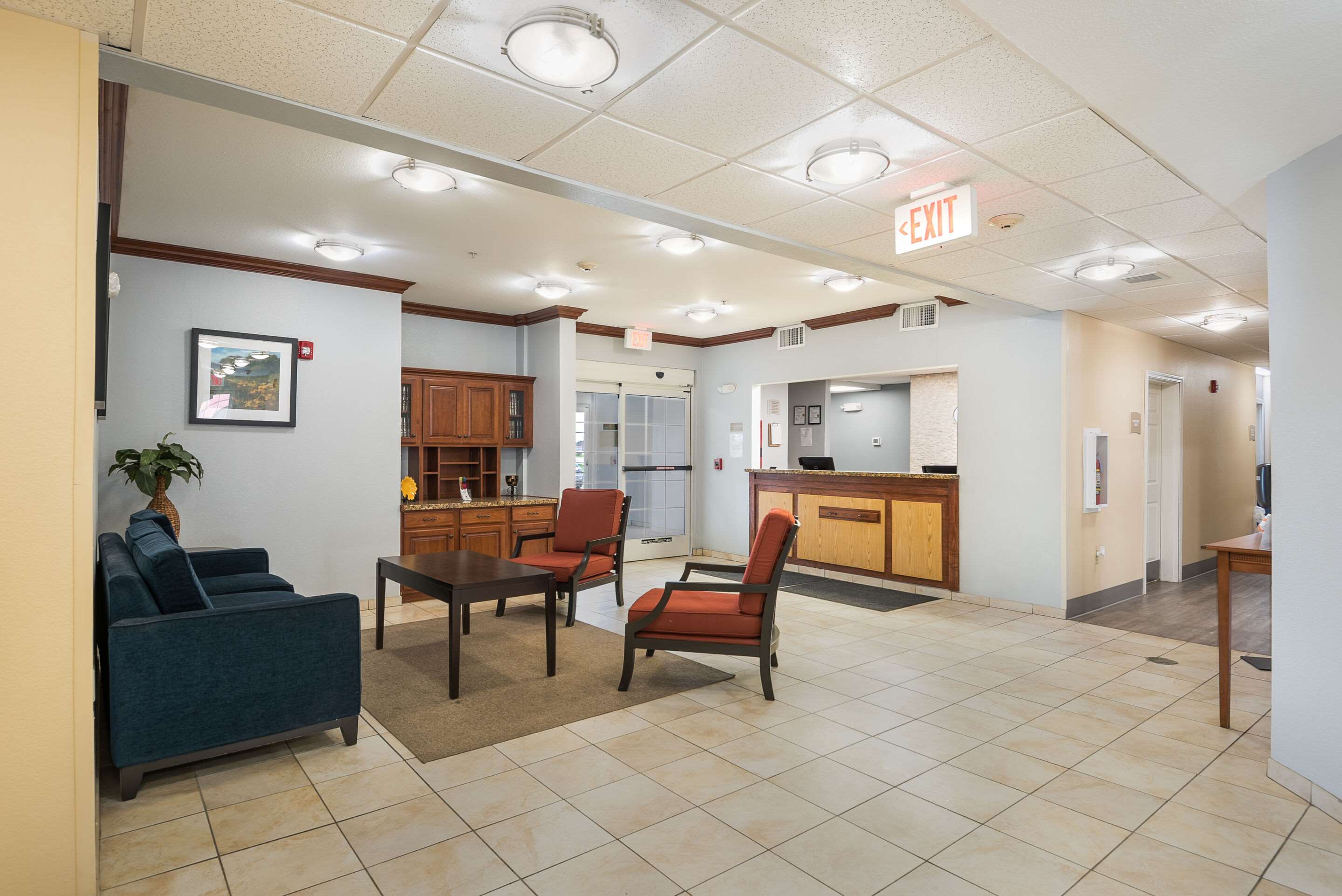 Hotel lobby | Suburban Studios Waterloo - Cedar Falls - Cedar Valley