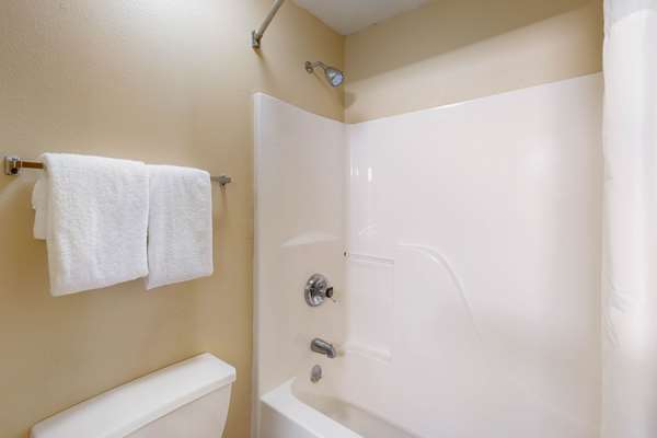  - Quality Inn Storm Lake