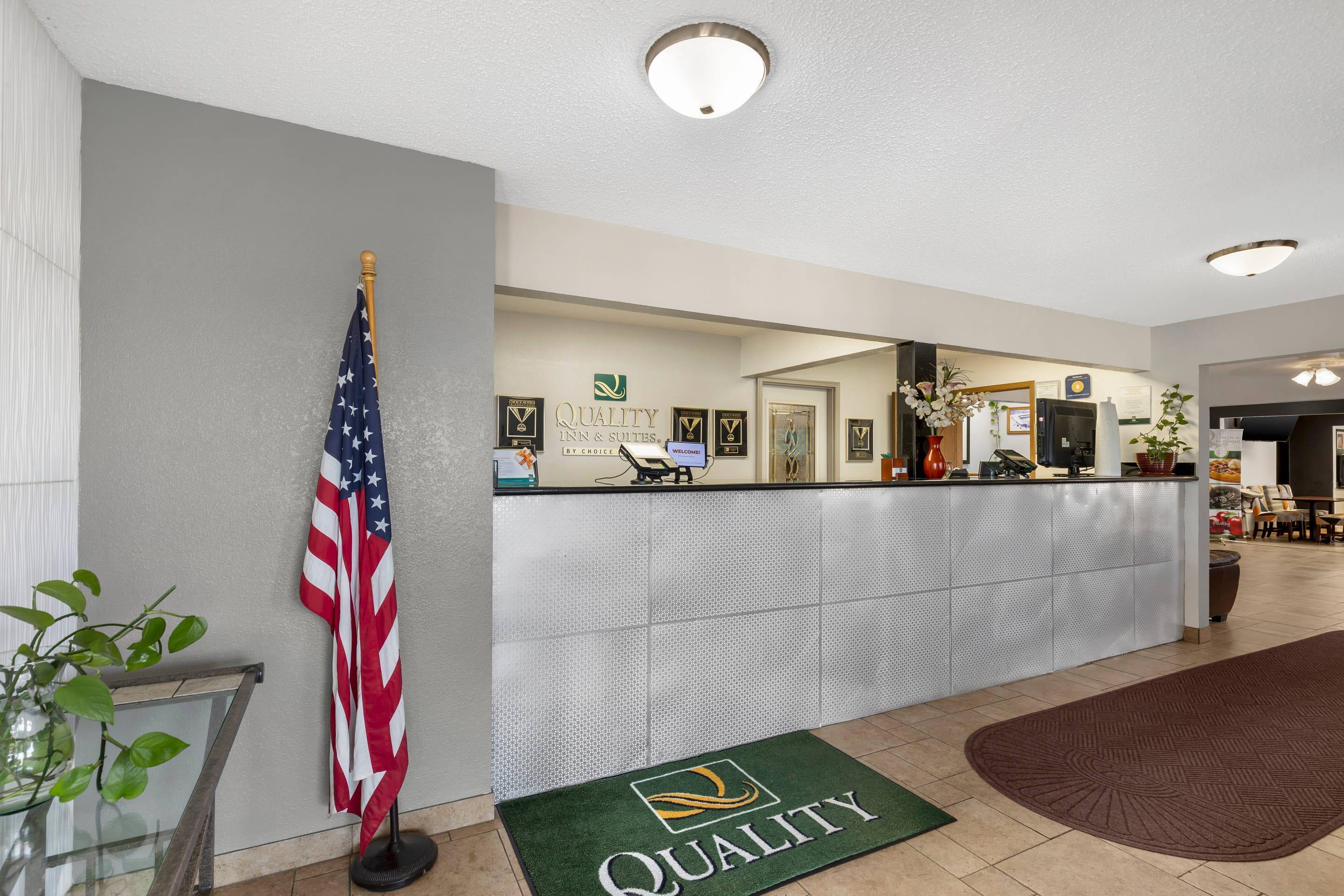 Hotel lobby | Quality Inn & Suites Ottumwa