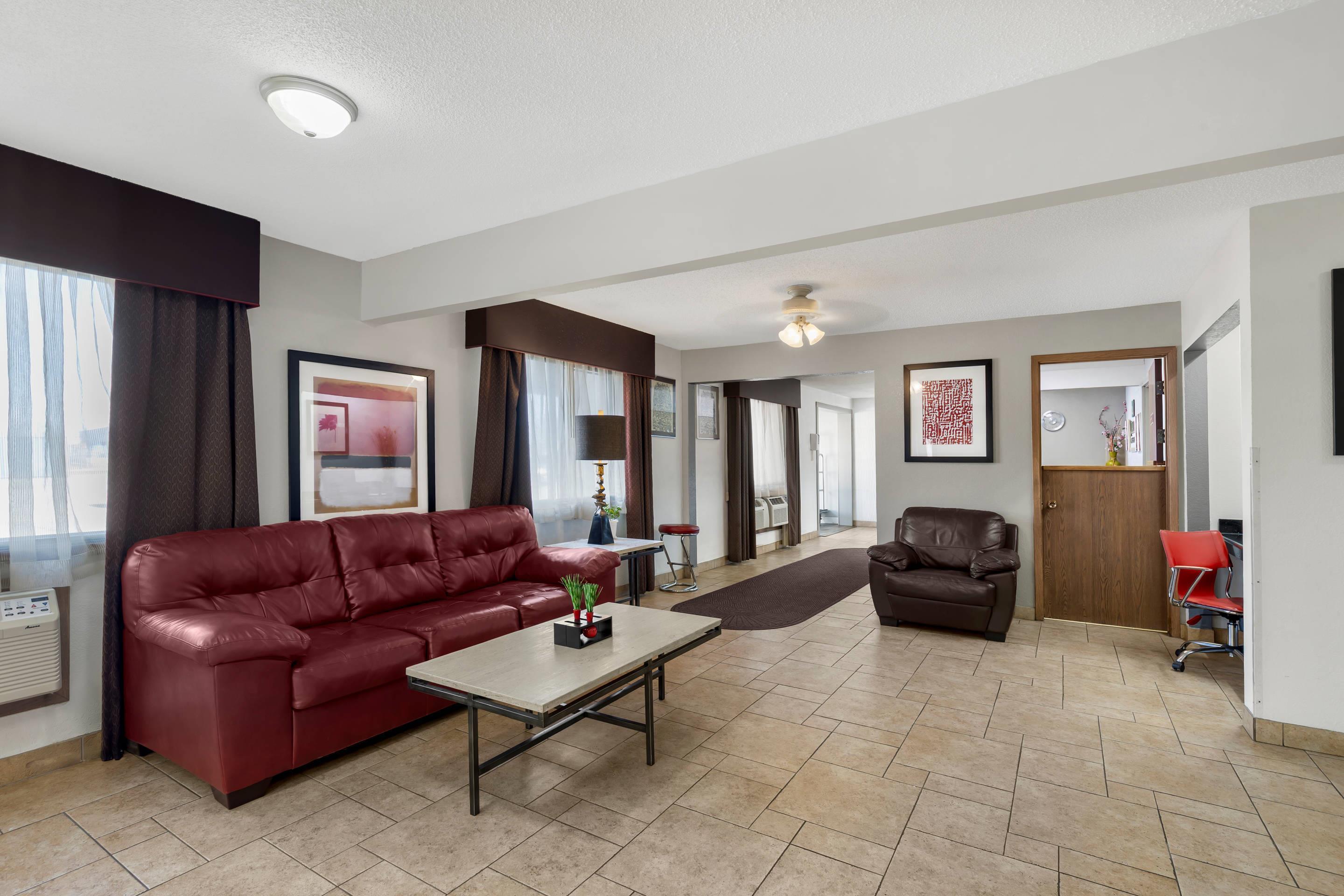 Hotel lobby | Quality Inn & Suites Ottumwa