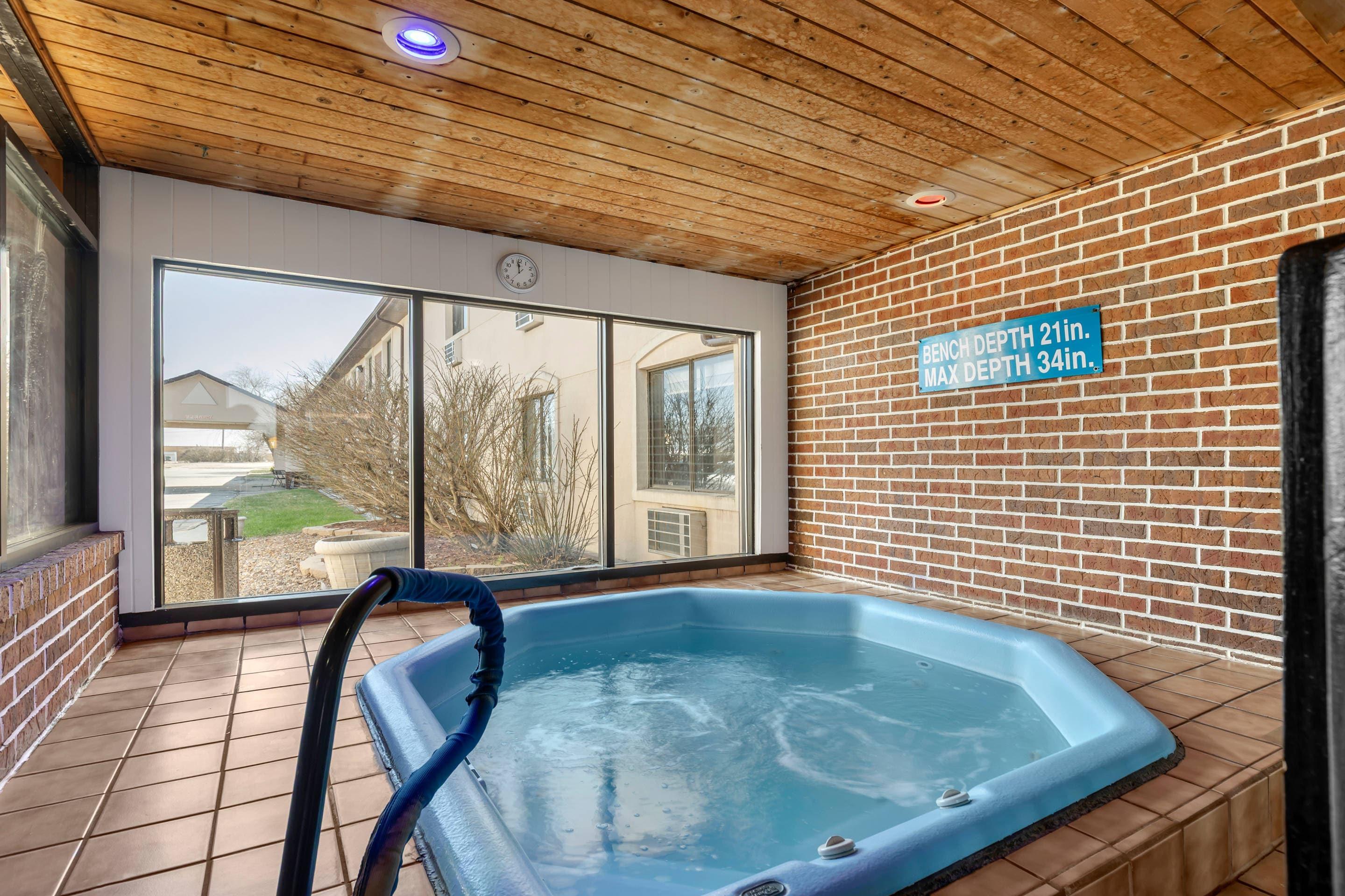 Indoor hot tub | Quality Inn & Suites Ottumwa