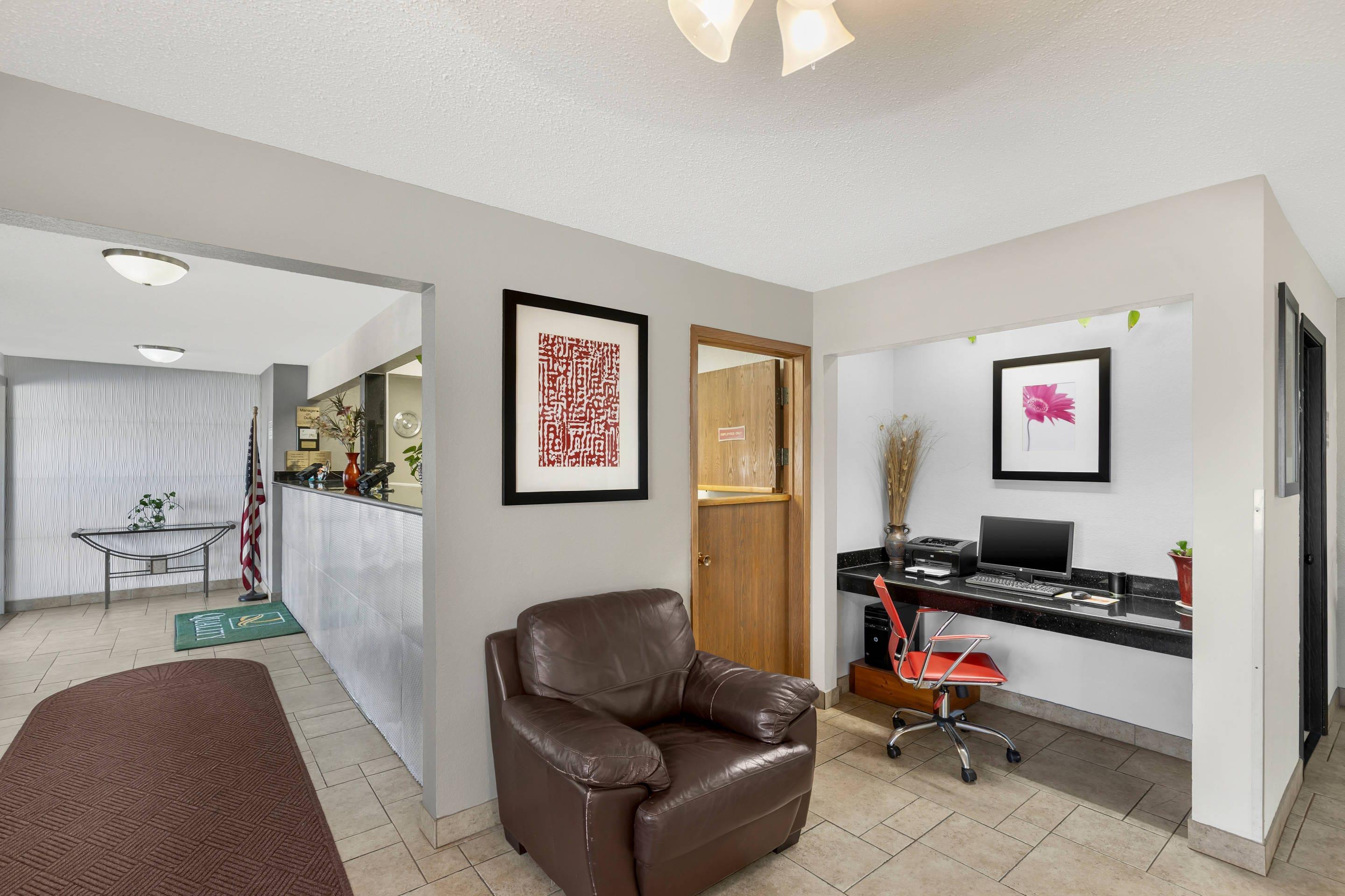 Business center | Quality Inn & Suites Ottumwa