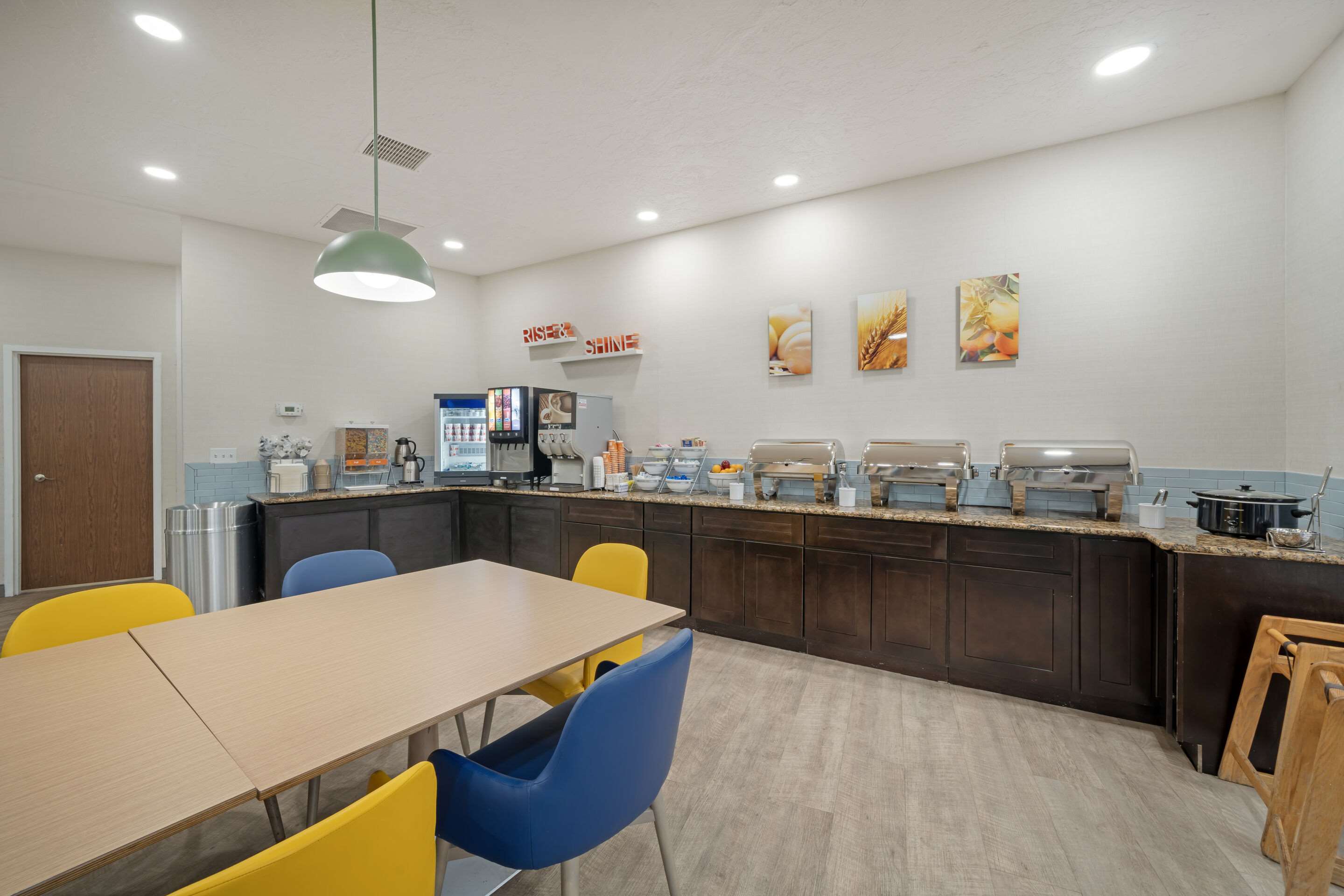 Breakfast area | Comfort Suites Idaho Falls