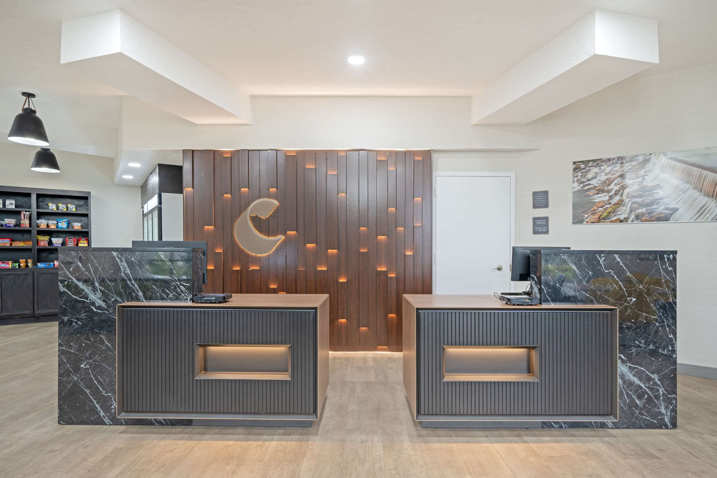 Front desk | Comfort Suites Idaho Falls