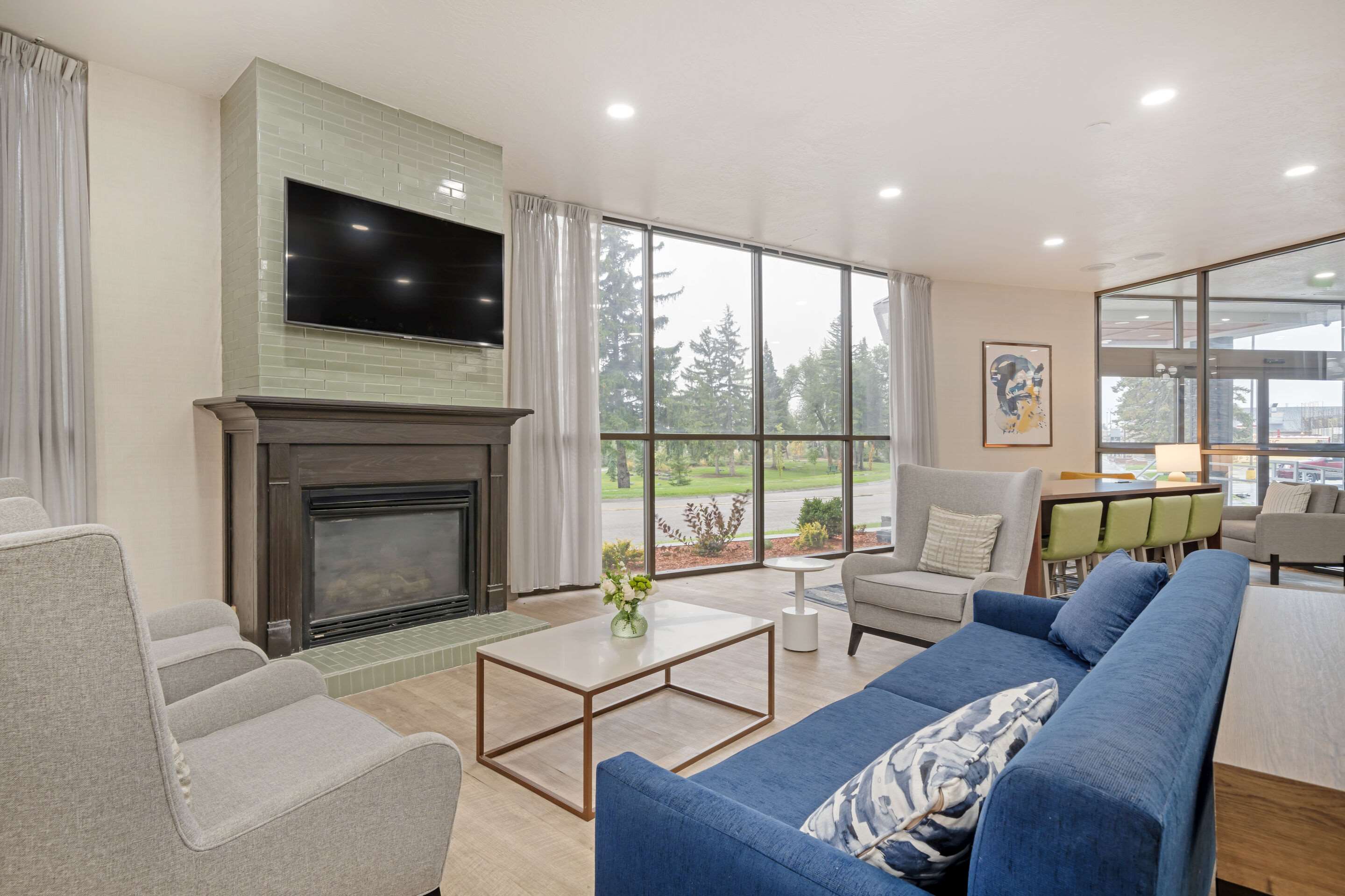 Lobby with sitting area | Comfort Suites Idaho Falls