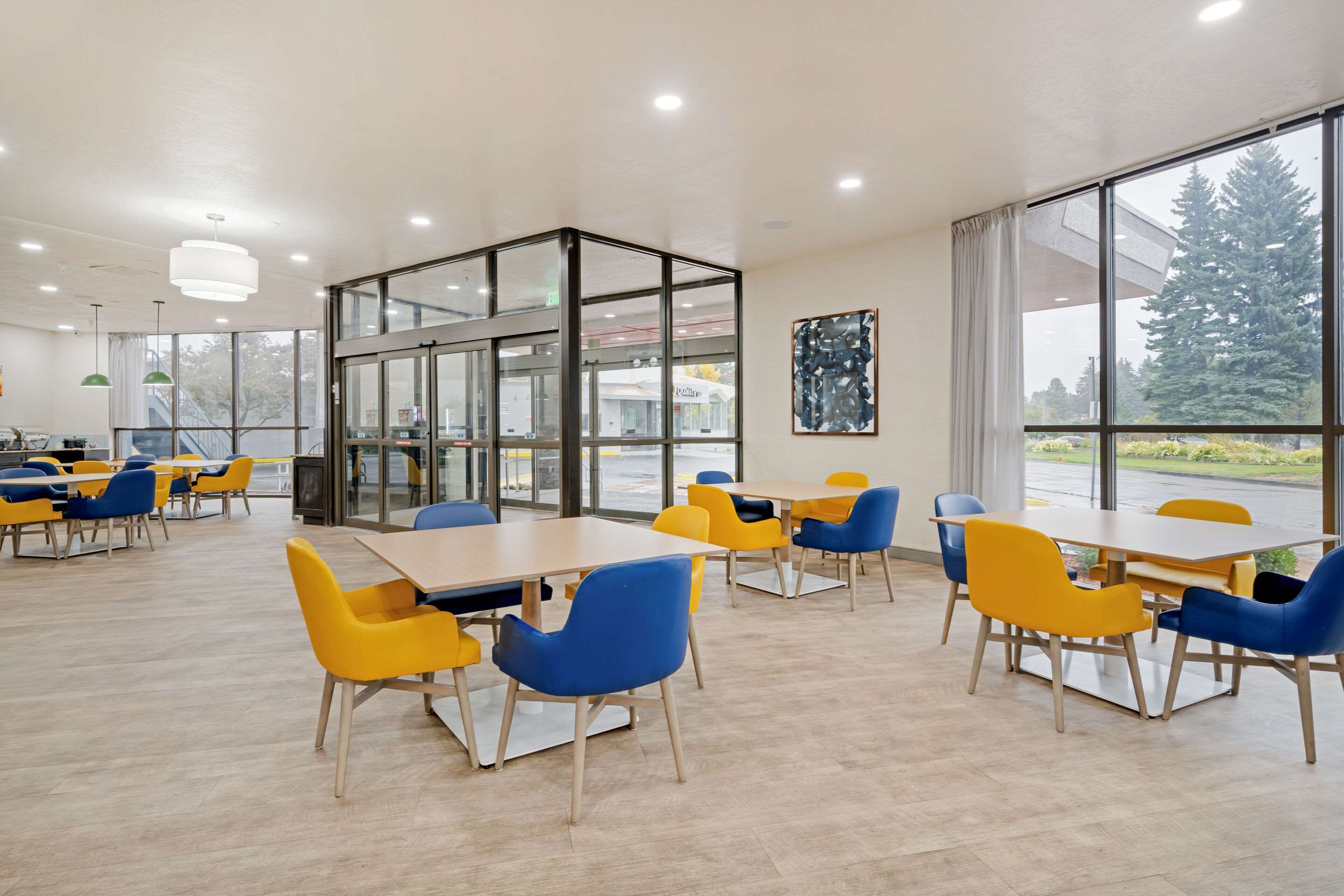 Breakfast area | Comfort Suites Idaho Falls
