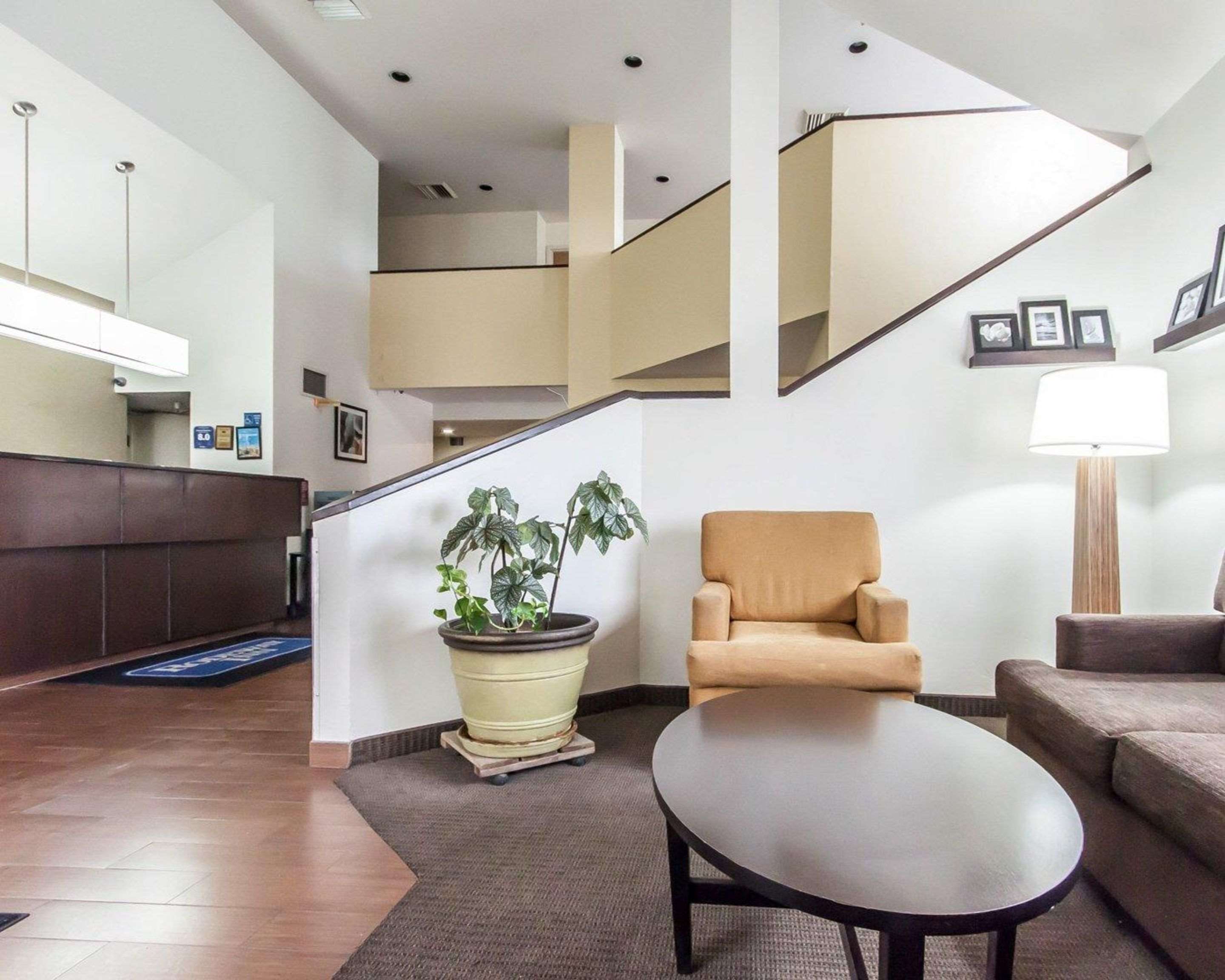Hotel lobby | Rodeway Inn Airport Boise