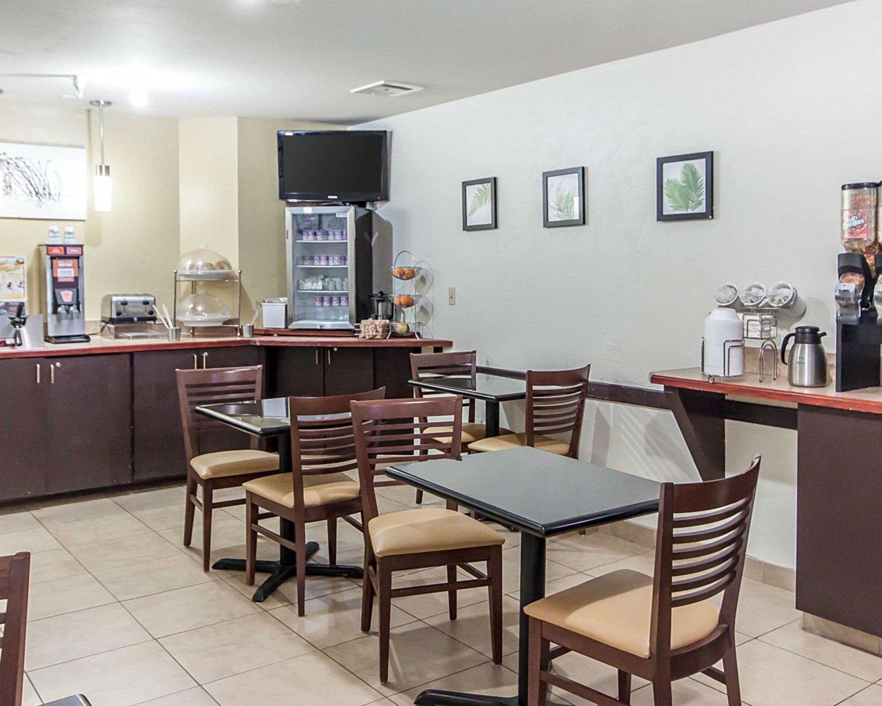 Free hot breakfast | Rodeway Inn Airport Boise