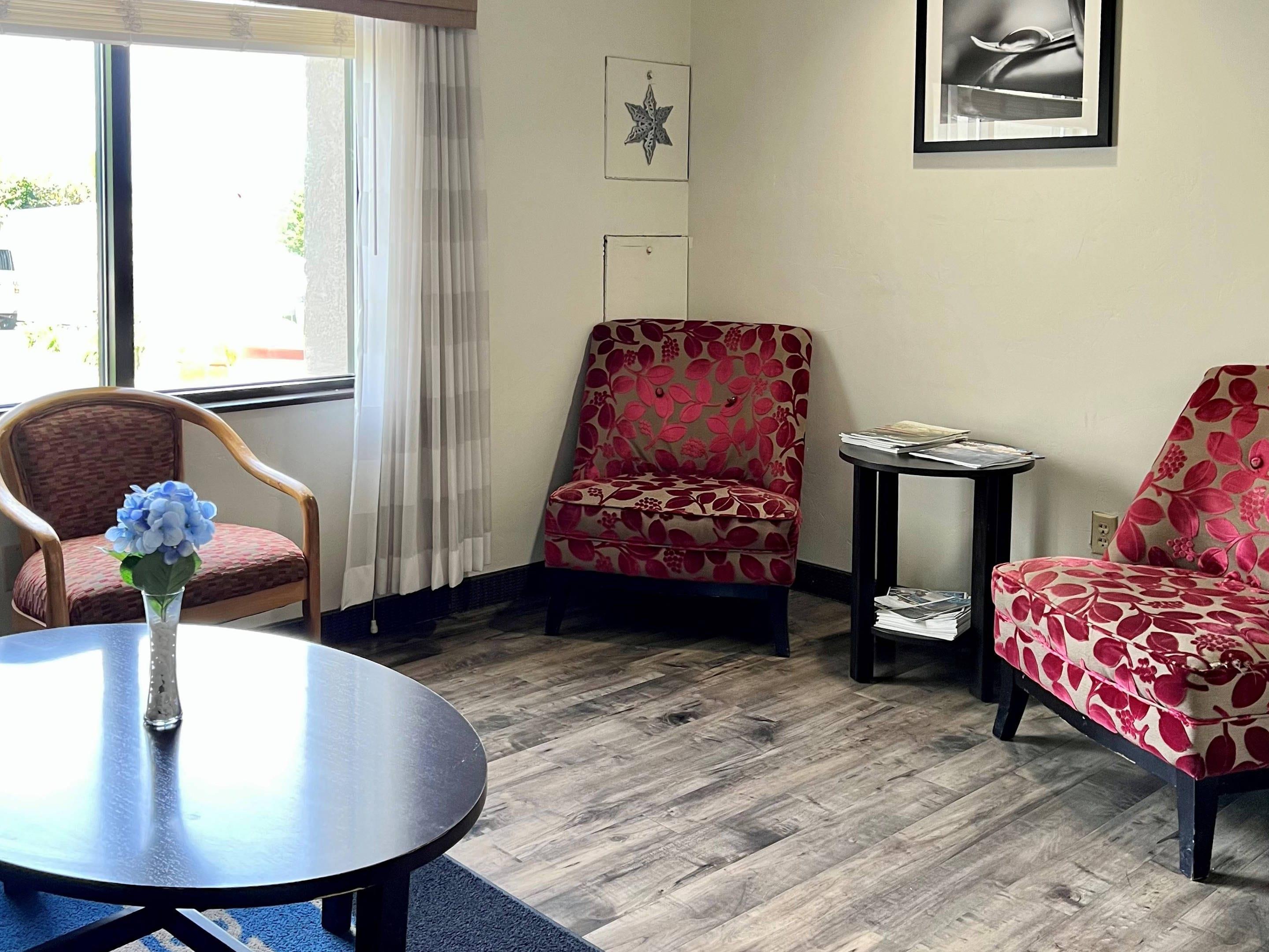 Lobby with sitting area | Rodeway Inn Airport Boise