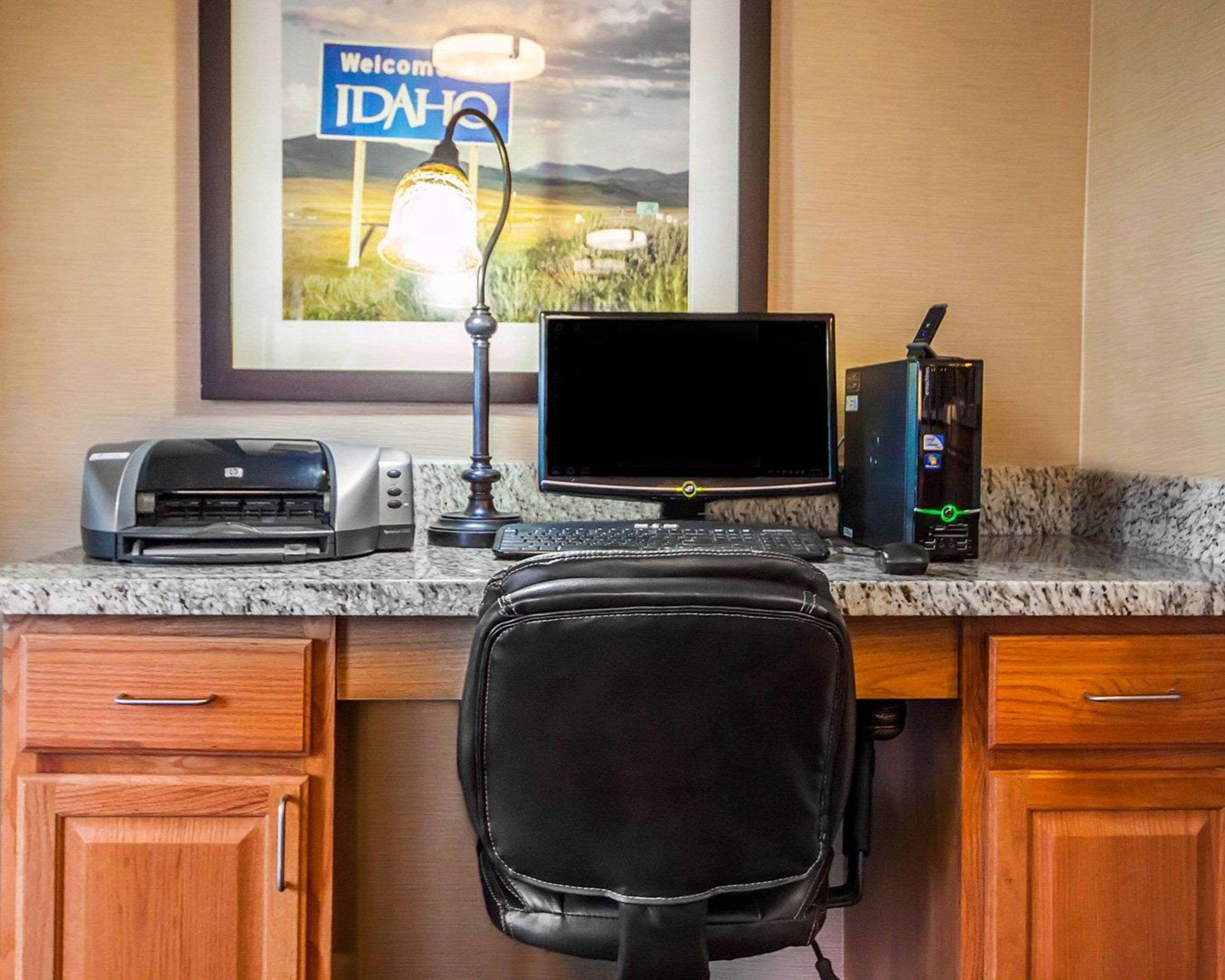 Business center | Quality Inn
