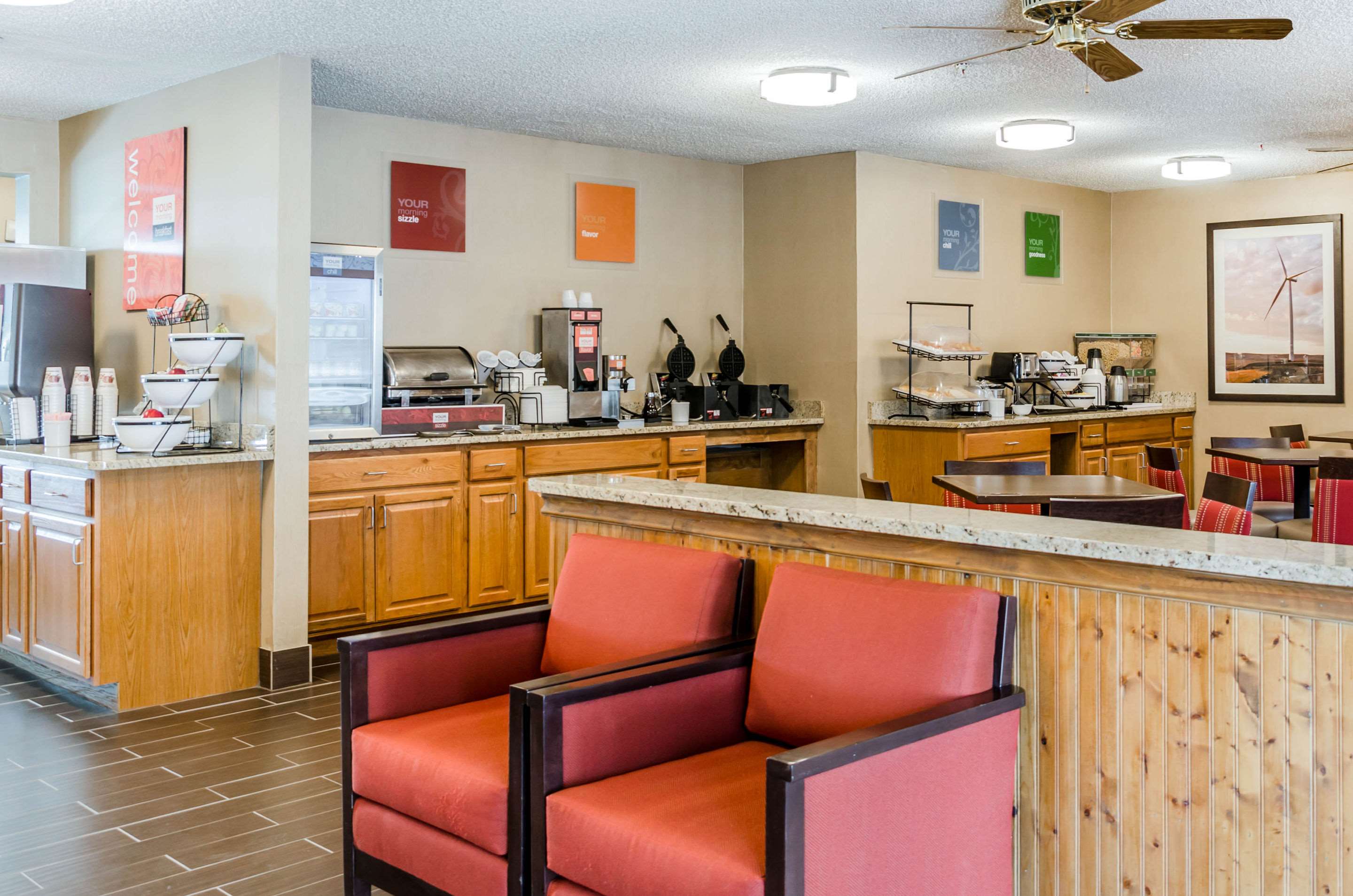 Lobby with sitting area | Comfort Inn Idaho Falls