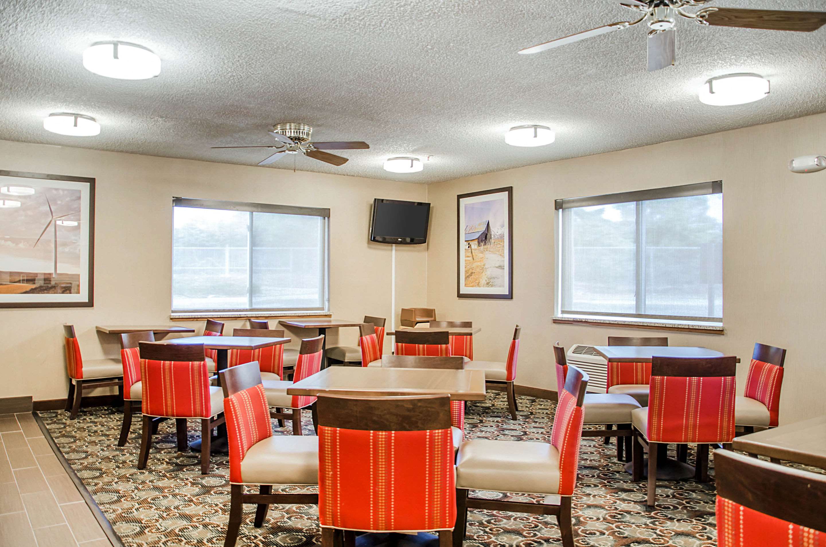 Breakfast area | Comfort Inn Idaho Falls