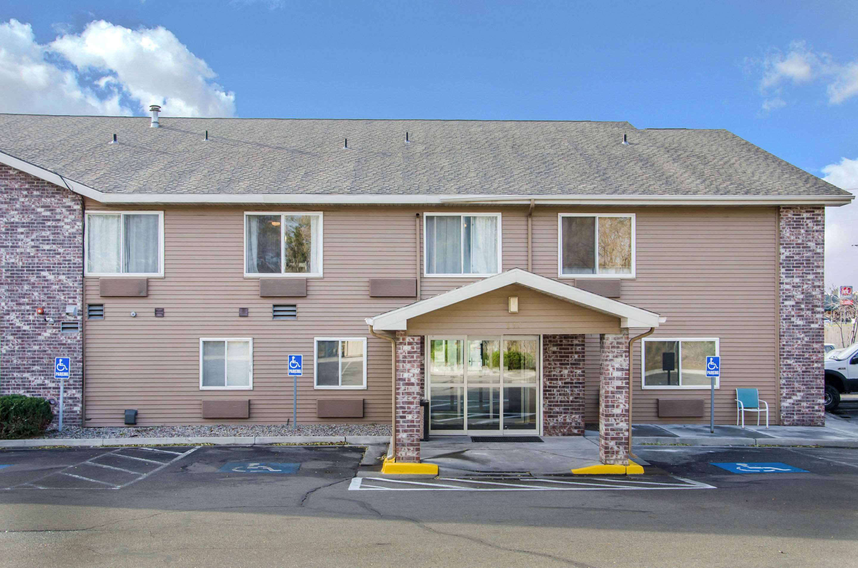 Hotel entrance | Comfort Inn Idaho Falls