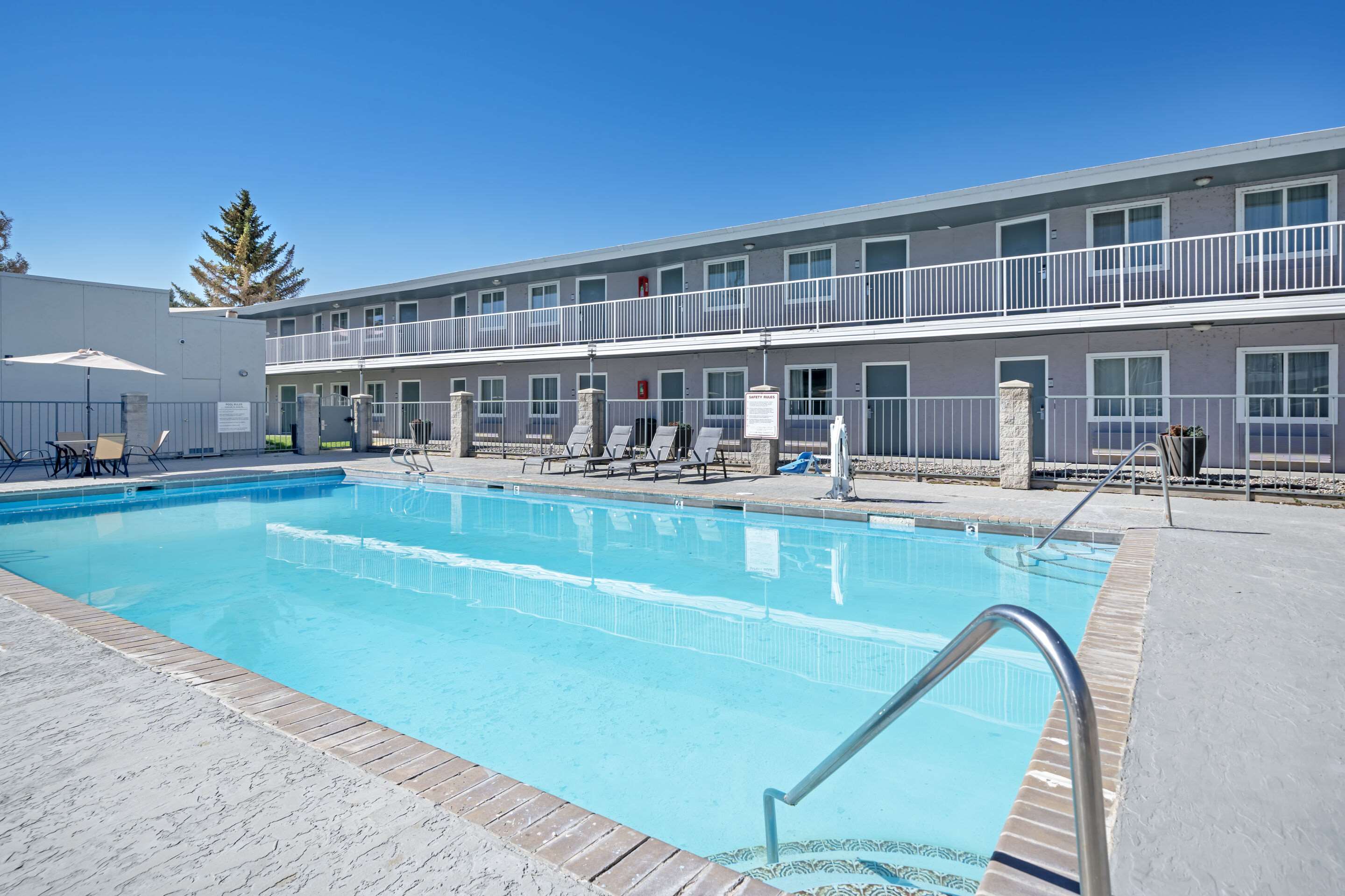Outdoor pool | Rodeway Inn Idaho Falls