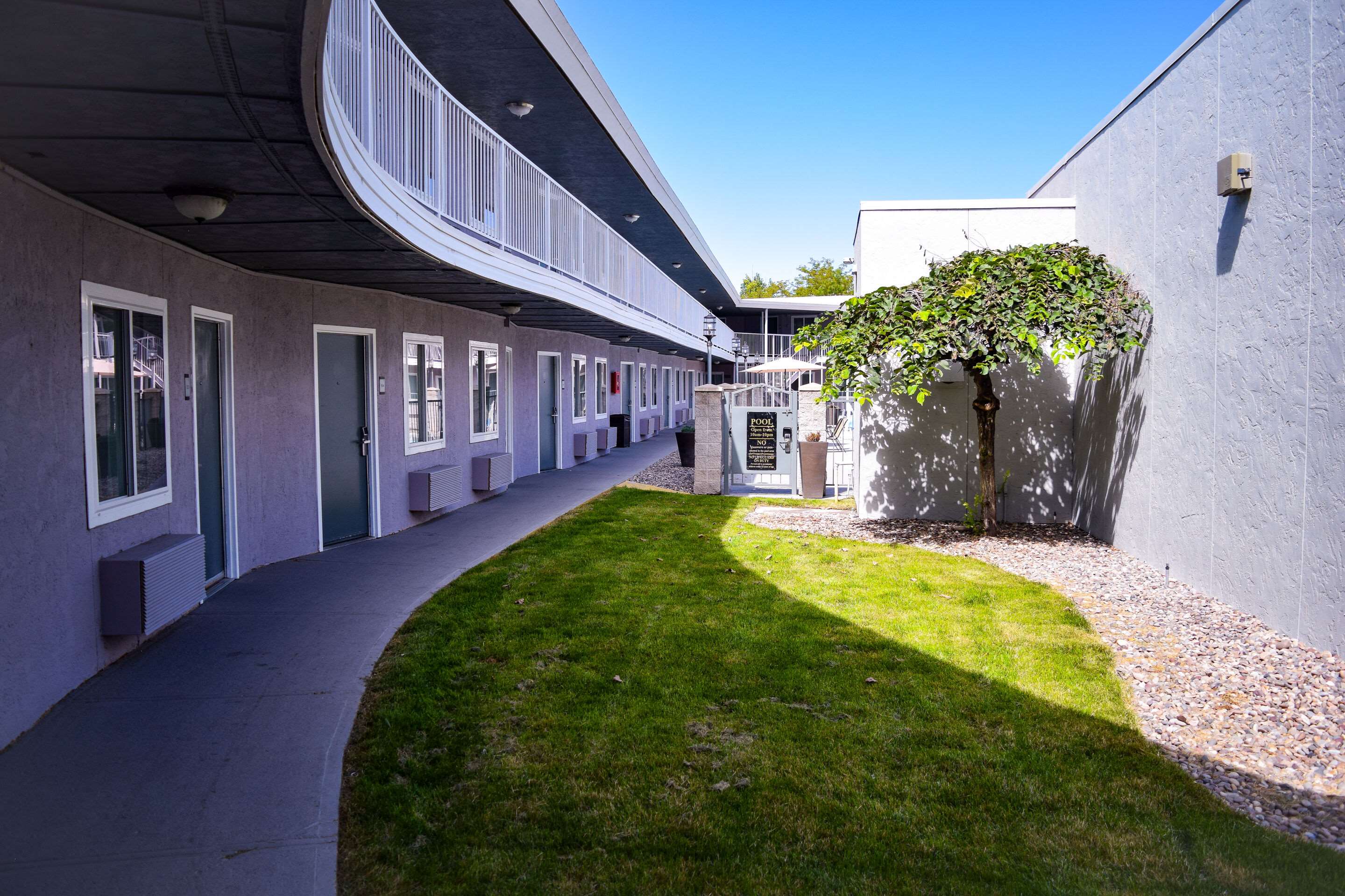 Courtyard | Rodeway Inn Idaho Falls