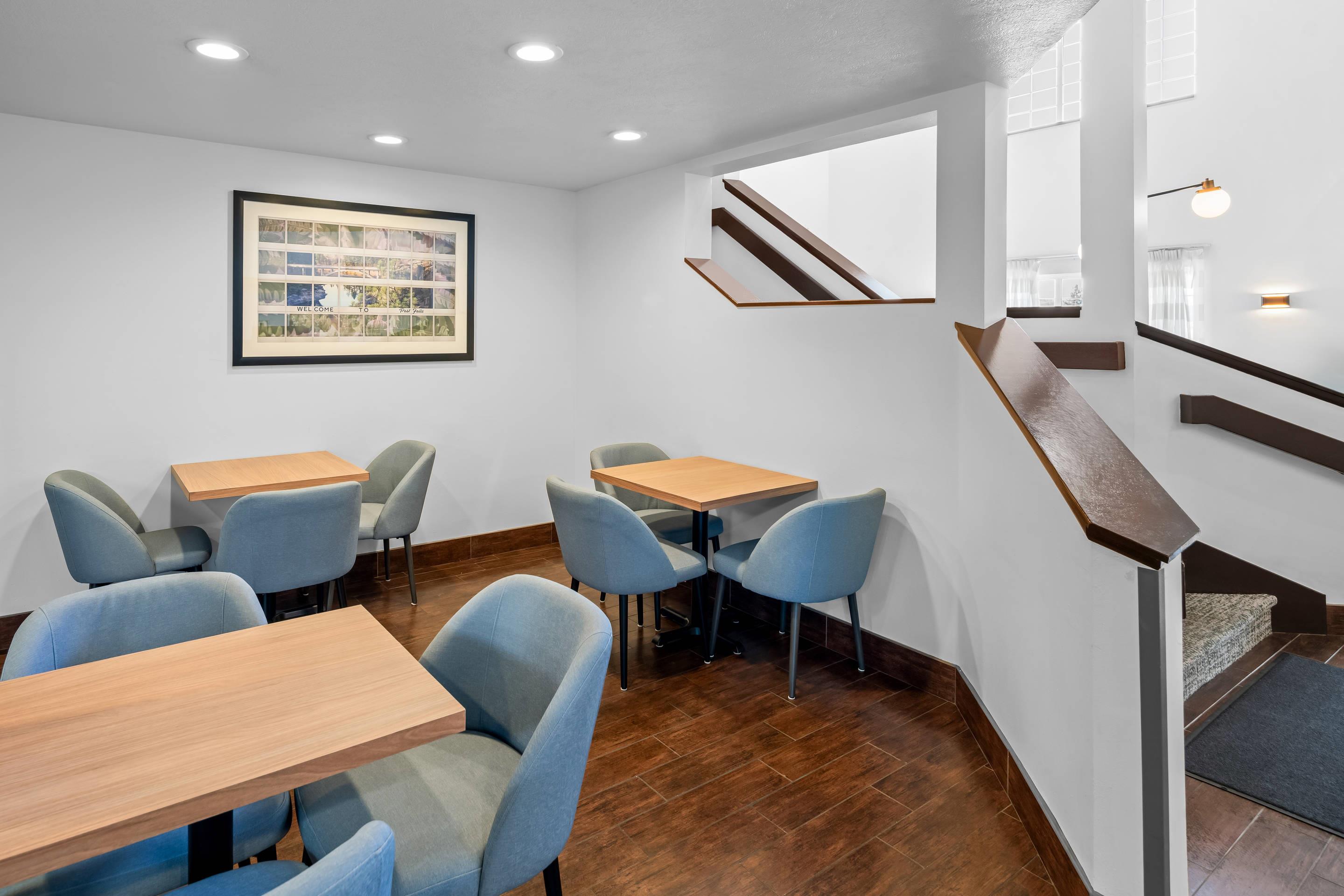 Lobby with sitting area