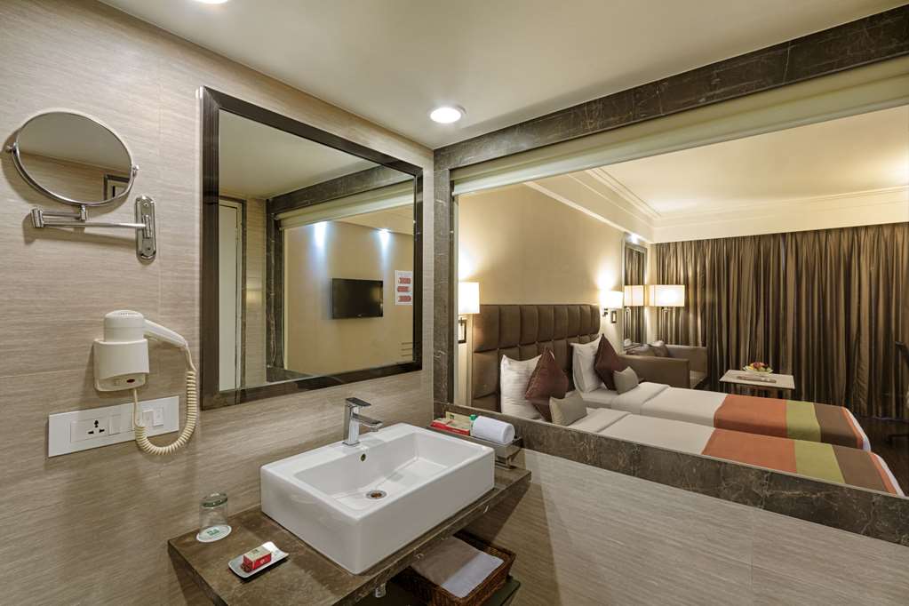QUALITY HOTEL DV MANOR-guestroom-Guest Room,Suite,On-Site.jpg