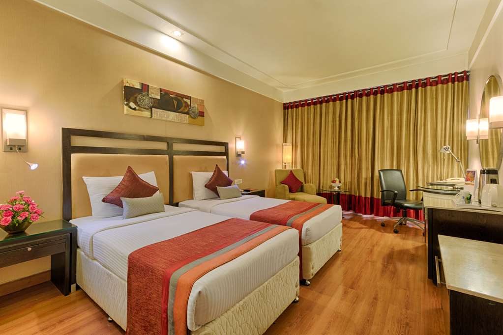 QUALITY HOTEL DV MANOR-guestroom-Guest Room,On-Site.jpg