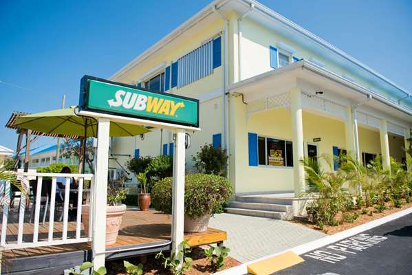 Bar - Reef Resort by Wyndham Grand Cayman Island