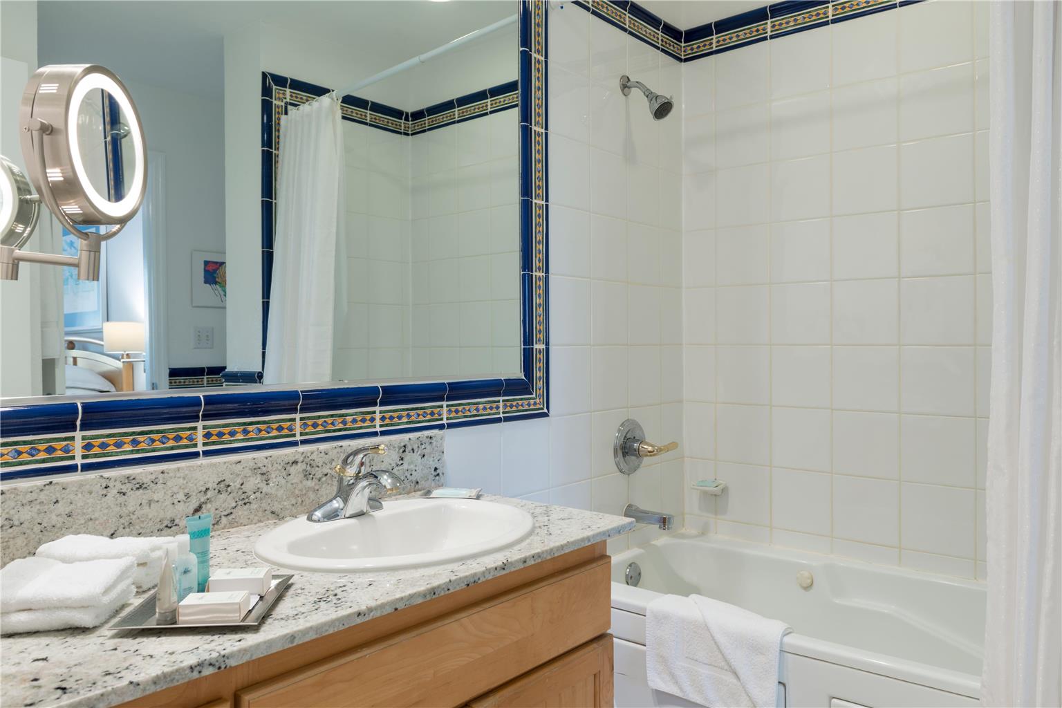 WYNDHAM REEF RESORT-guestroom-Guest Room,Bathroom,On-Site.jpg