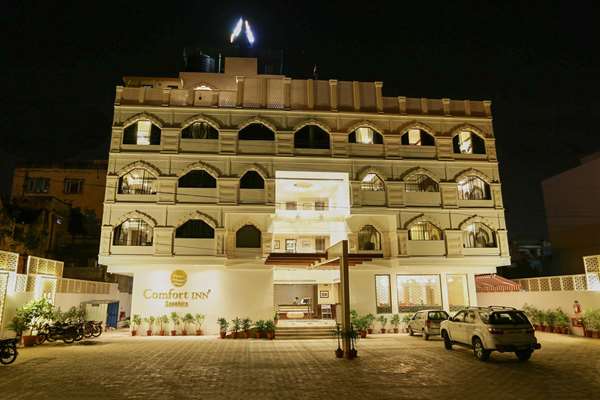 On-Site,Outdoor/Exterior,Exterior View of Building