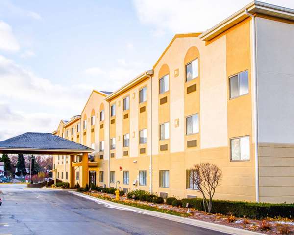 Exterior view - Comfort Suites Lombard
