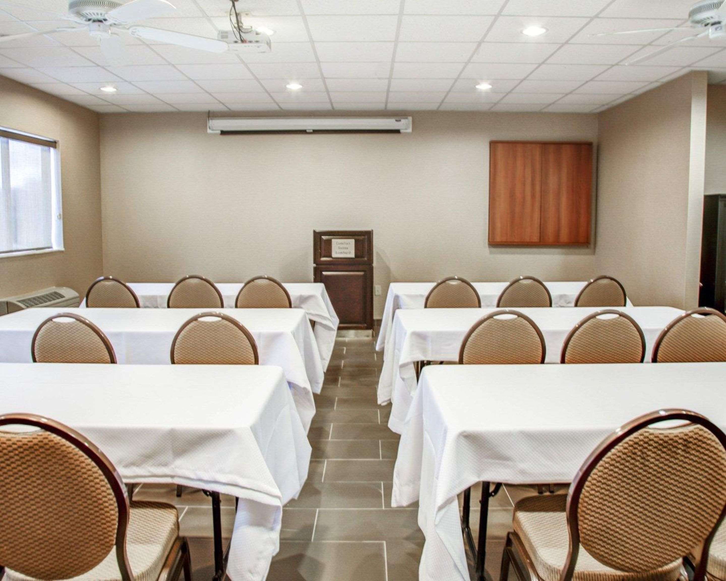 Conference center | Comfort Suites Lombard - Addison