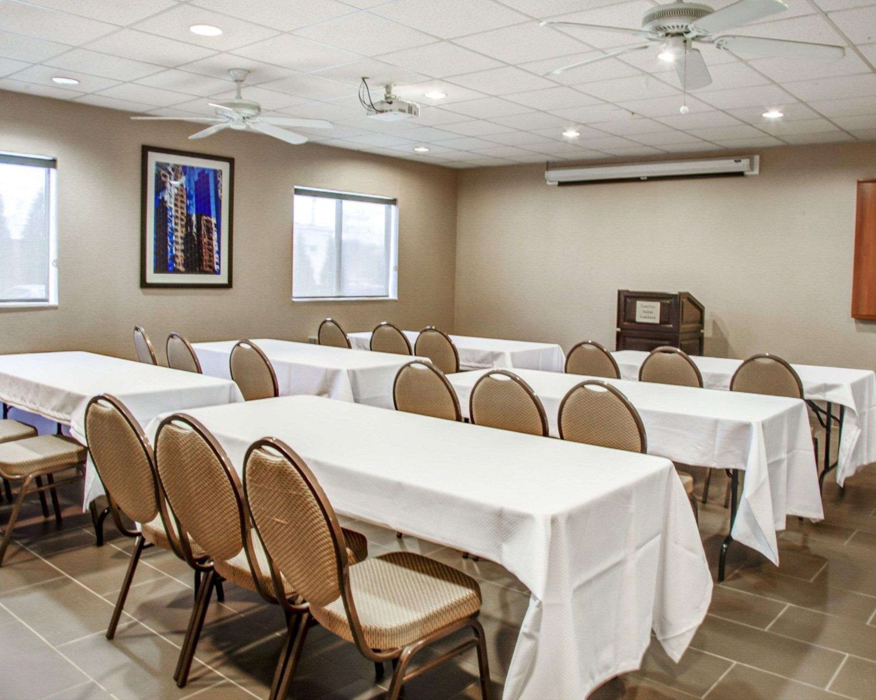 Meeting room with classroom-style setup | Comfort Suites Lombard - Addison