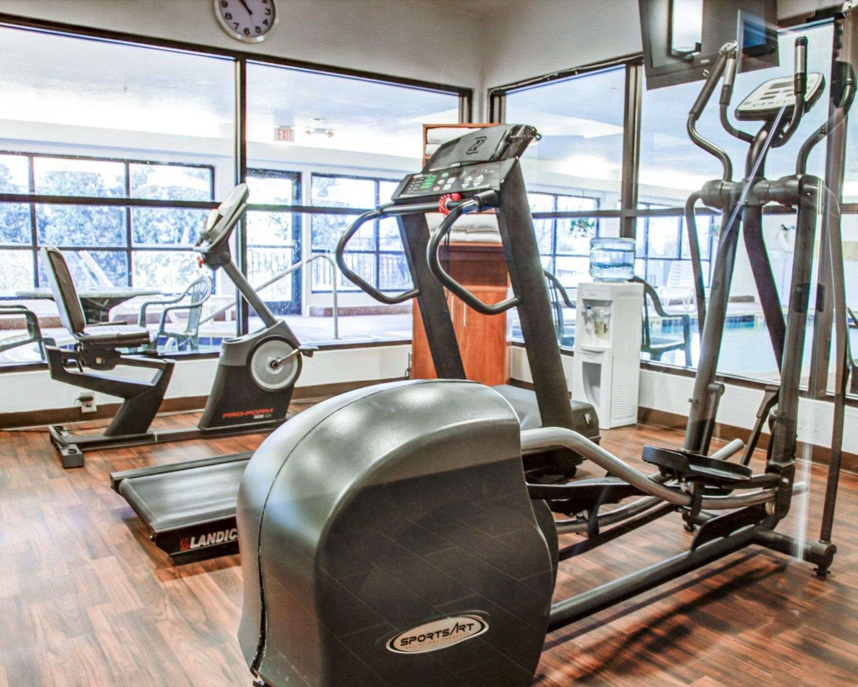 Fitness center with television | Comfort Suites Lombard - Addison