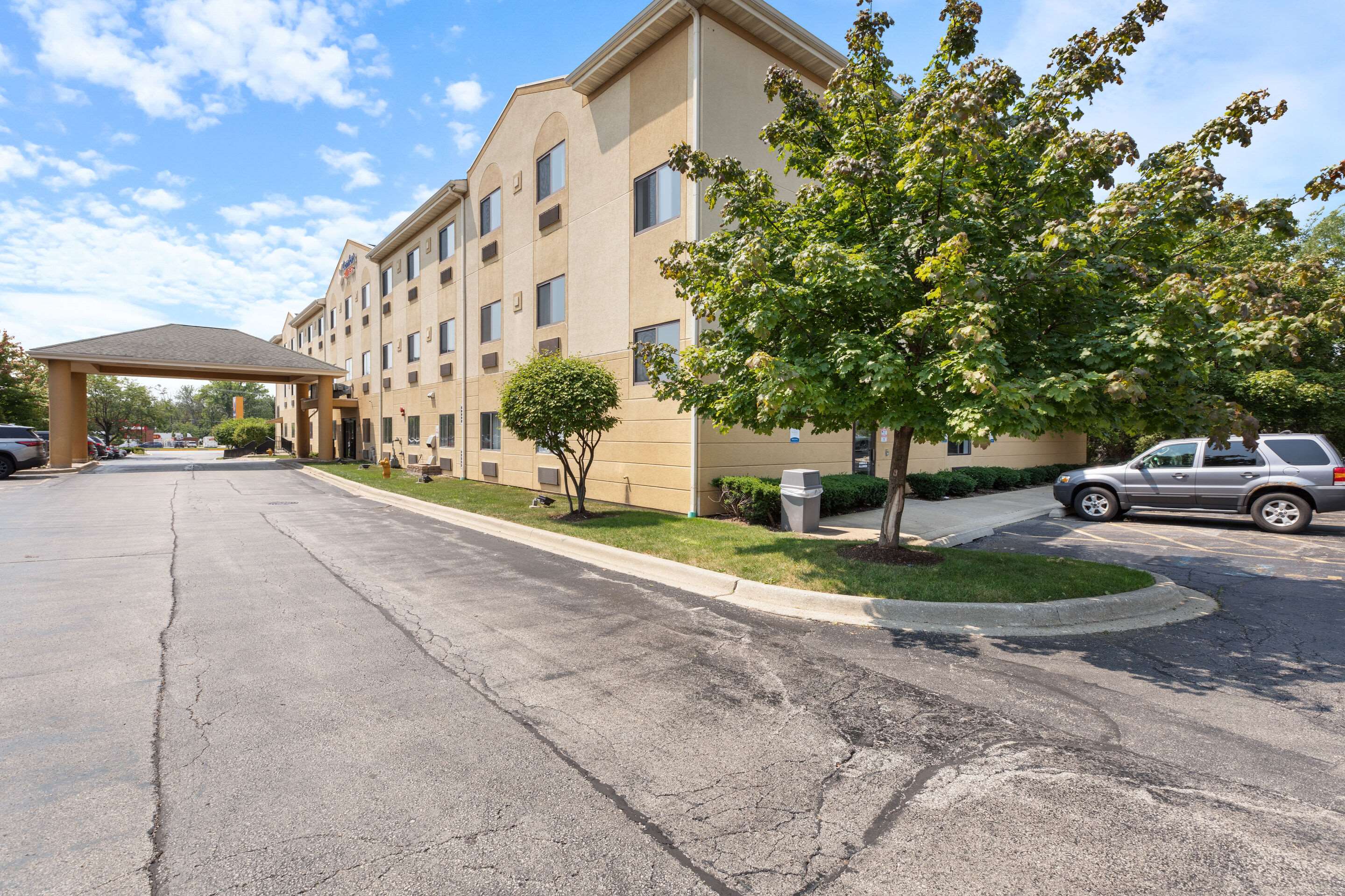 Hotel exterior | Comfort Suites Lombard - Addison
