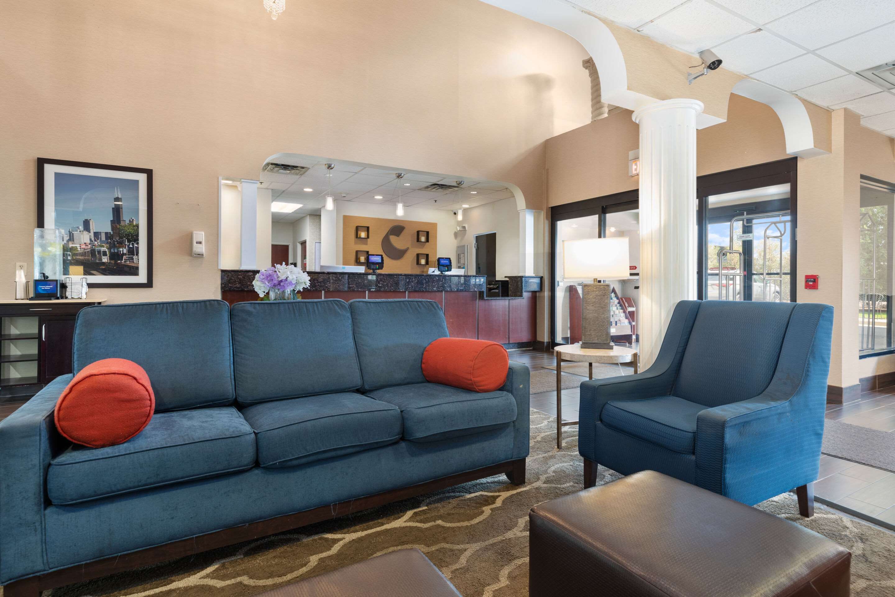 Spacious lobby with sitting area | Comfort Suites Lombard - Addison