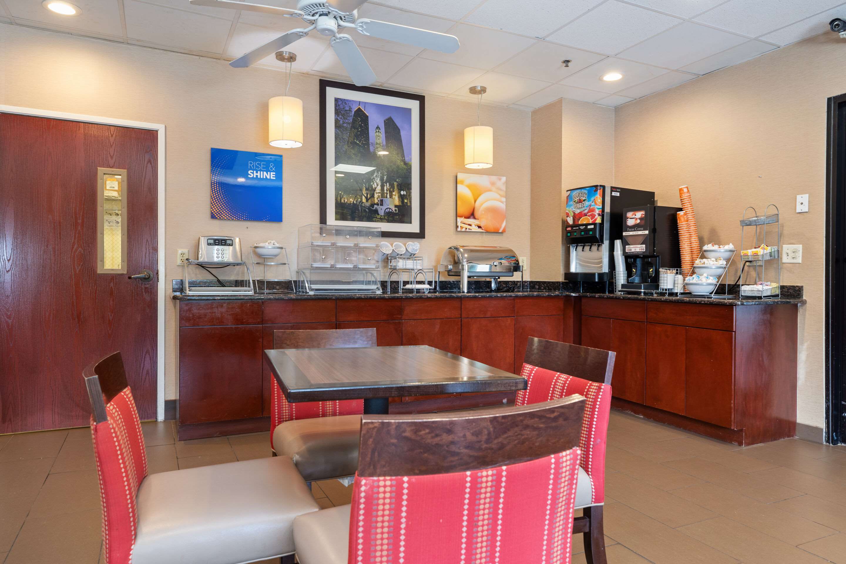 Breakfast area | Comfort Suites Lombard - Addison