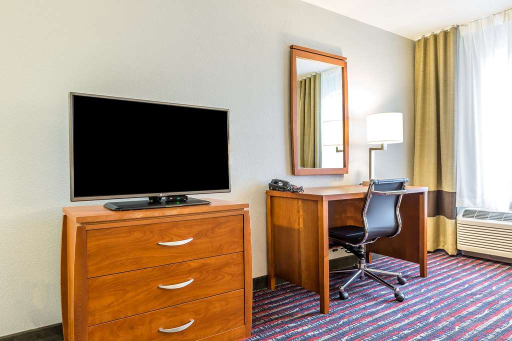 COMFORT INN ALTON NEAR I-255-guestroom-Guest Room,Suite,On-Site.jpg