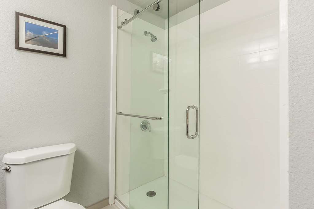 COMFORT INN ALTON NEAR I-255-guestroom-Guest Room,Bathroom,On-Site.jpg