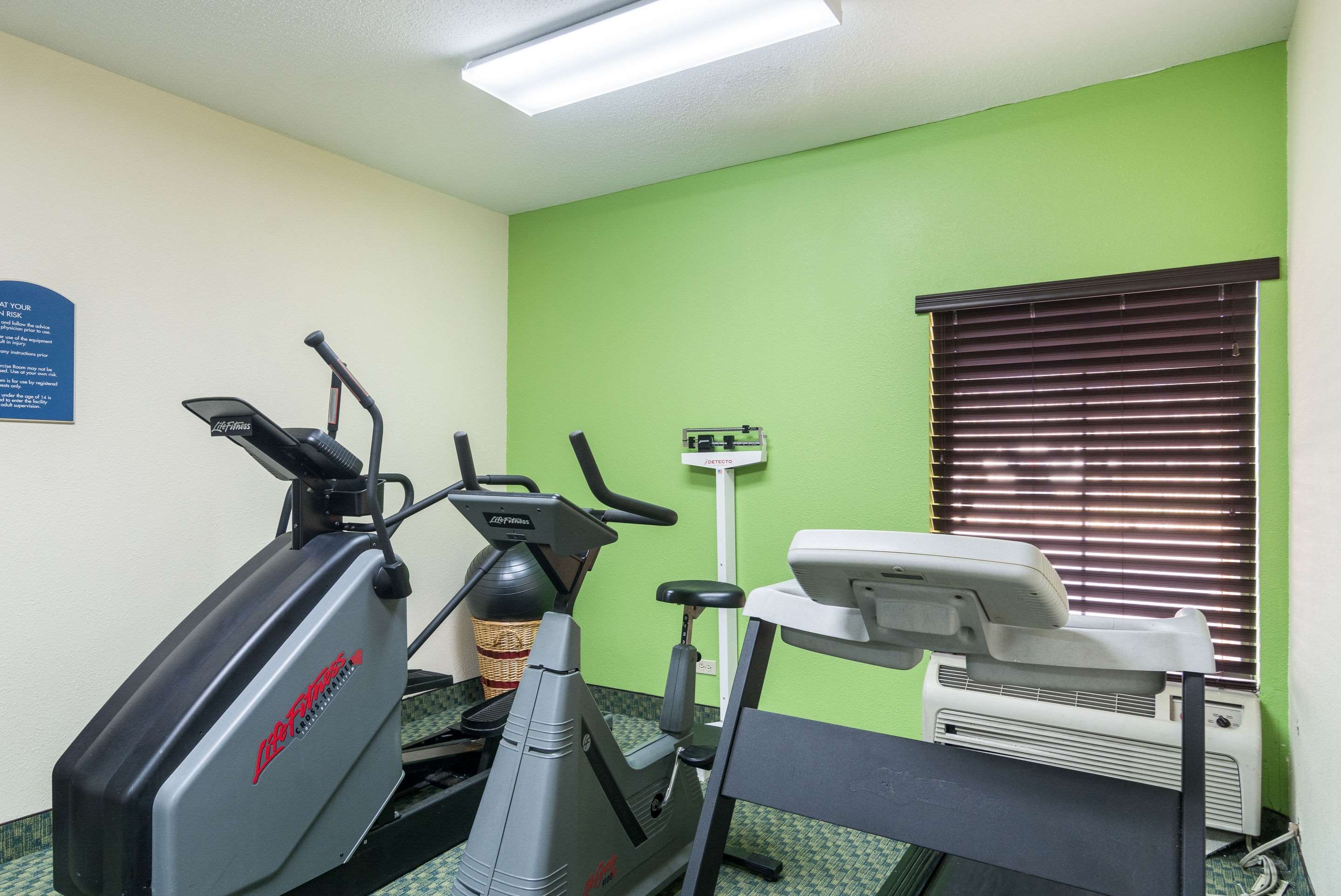 Exercise room with cardio equipment