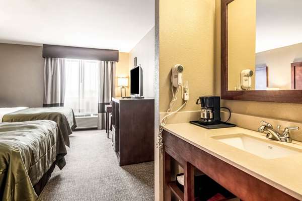 - Quality Inn & Suites Salem - I-57, Exit 116