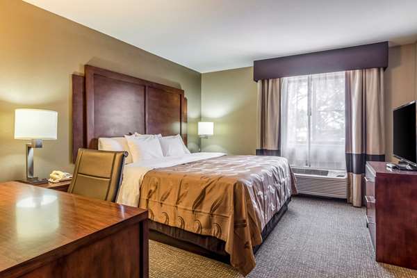  - Quality Inn & Suites Salem - I-57, Exit 116