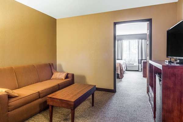 - Quality Inn & Suites Salem - I-57, Exit 116