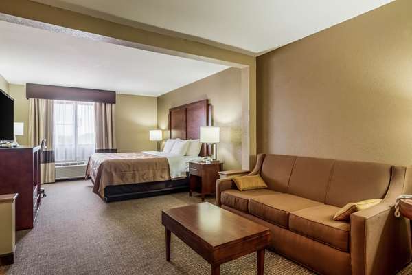 Suite - Quality Inn & Suites Salem - I-57, Exit 116