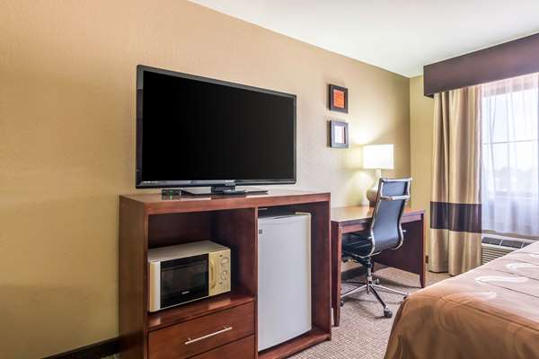 Suite - Quality Inn & Suites Salem - I-57, Exit 116